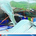 अस्कोट के बगड़ीहाट में आंधी से उड़ी पावर ग्रिड की कंपनी केपीटीएल के टिन शेड।