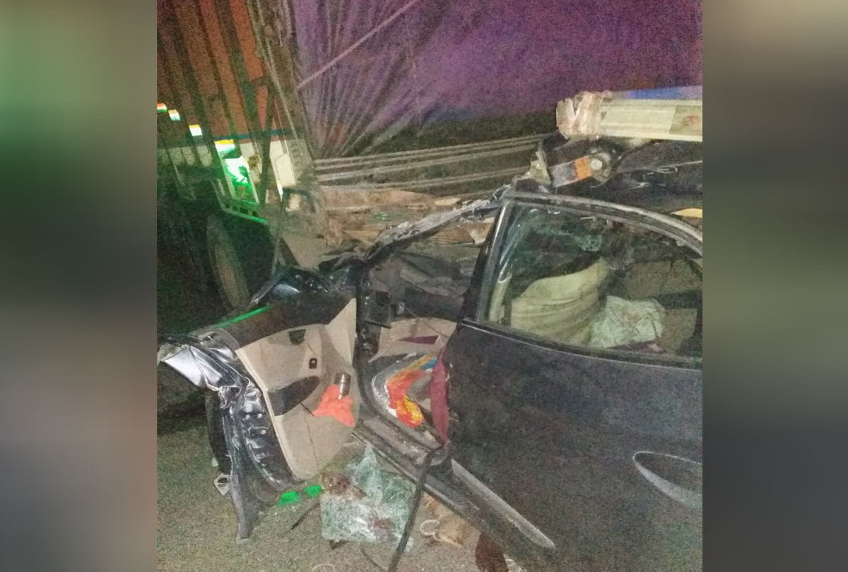 Accident at Agra Lucknow Expressway one Women Died nine injured at  matsena