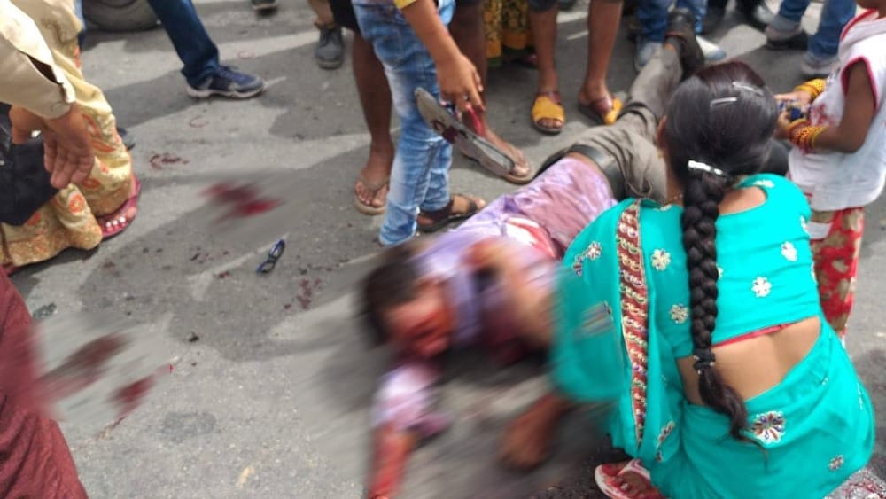 tanker hit tempo in rudrapur one died many injured