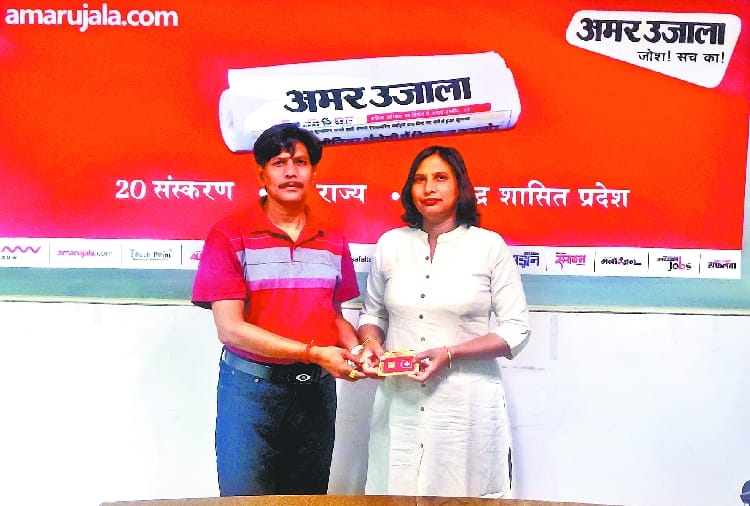 Dr. Dhanprakash and his wife first reader to win gold