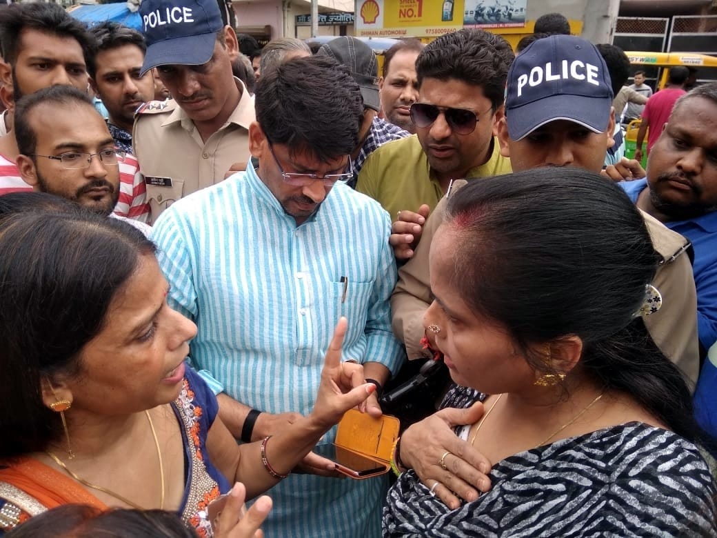 fight between mayor and parshad husband in haridwar