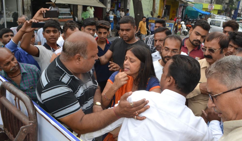 fight between mayor and parshad husband in haridwar