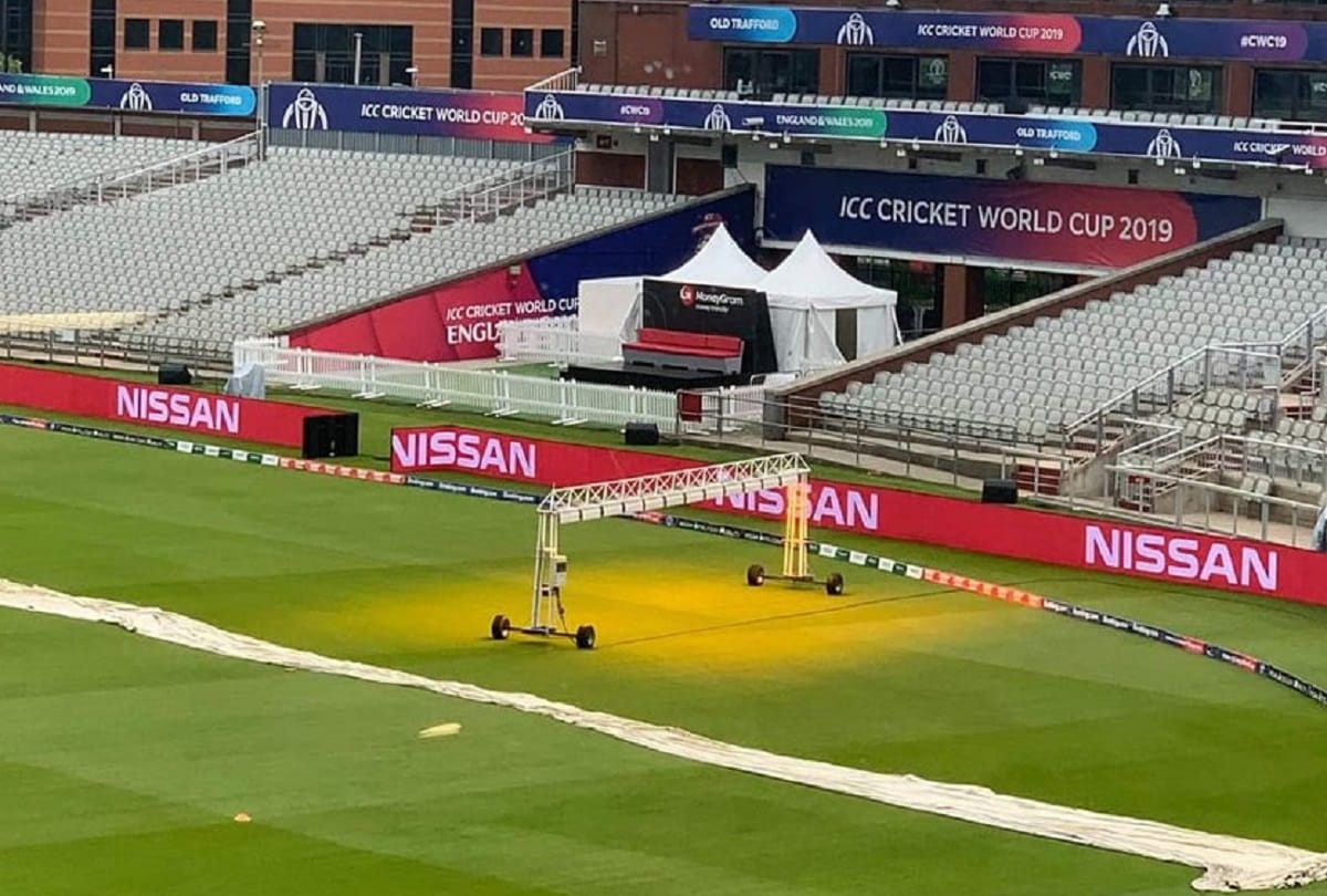 ICC using halogen lights at manchester to dry outfield and pitch for india pakistan match