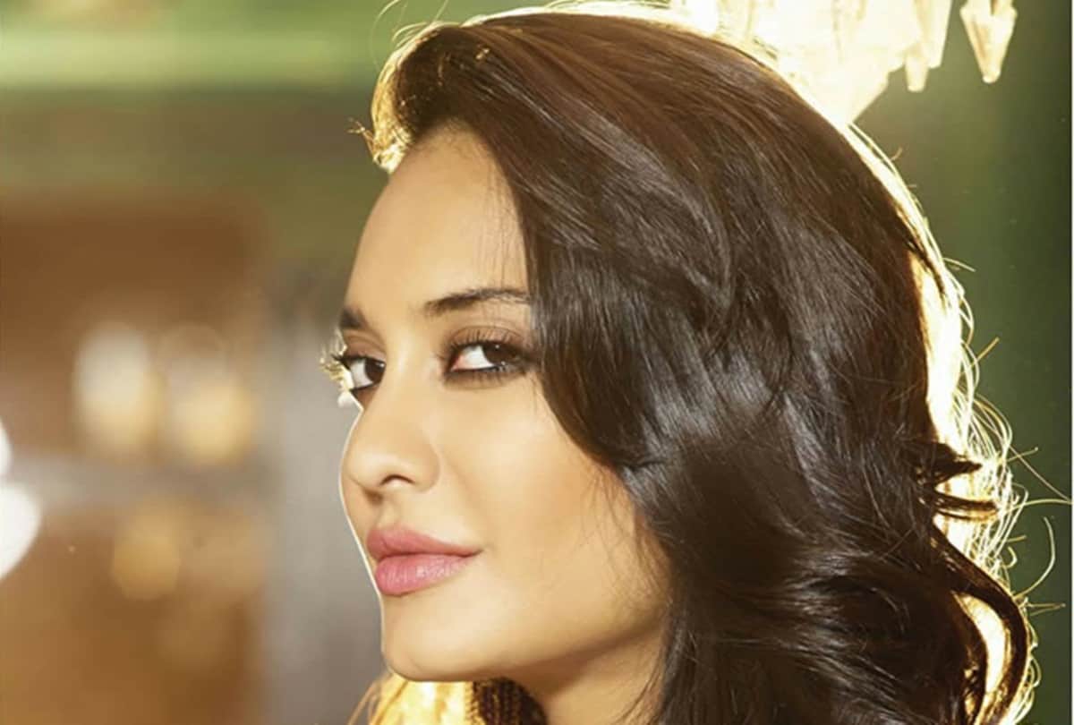 Lisa Haydon Becomes Mother for the third time Announces Birth of a Baby Girl