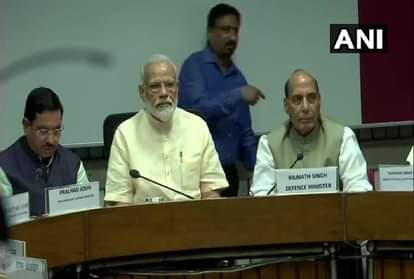 सर्वदलीय बैठक में पीएम मोदी और राजनाथ सिंह