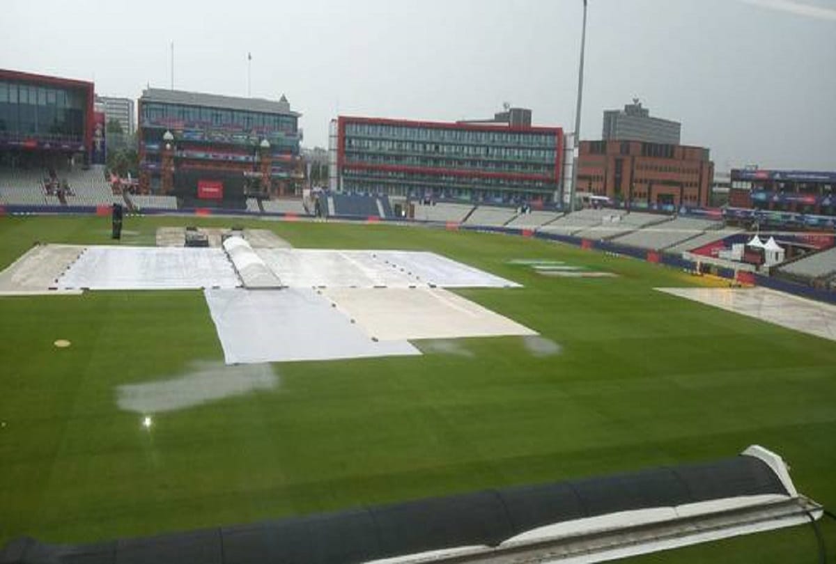 ICC using halogen lights at manchester to dry outfield and pitch for india pakistan match