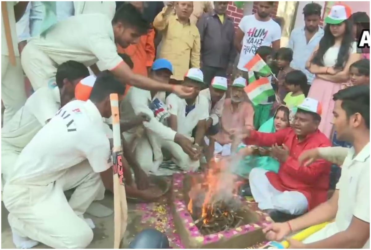 World Cup 2019:Indian Cricket Fans preformed Havan and Aarti ahead of India Pakistan match