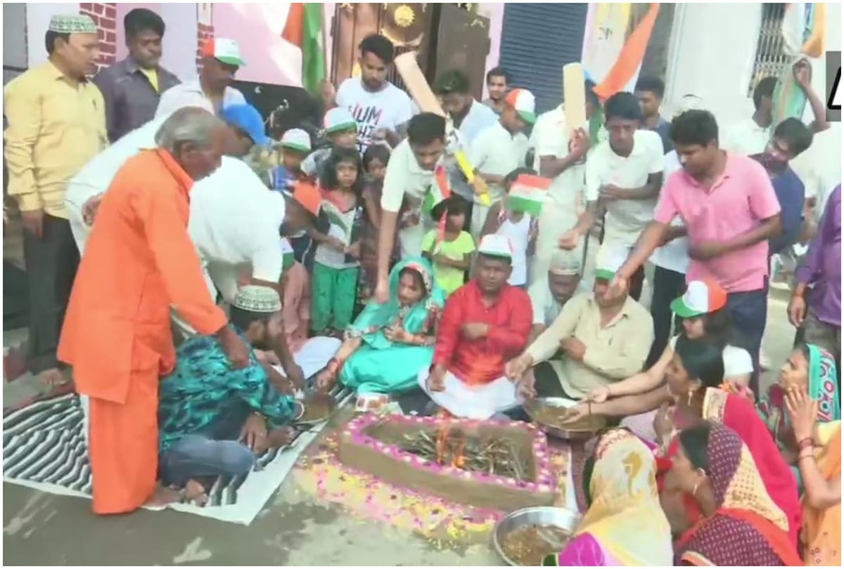 World Cup 2019:Indian Cricket Fans preformed Havan and Aarti ahead of India Pakistan match