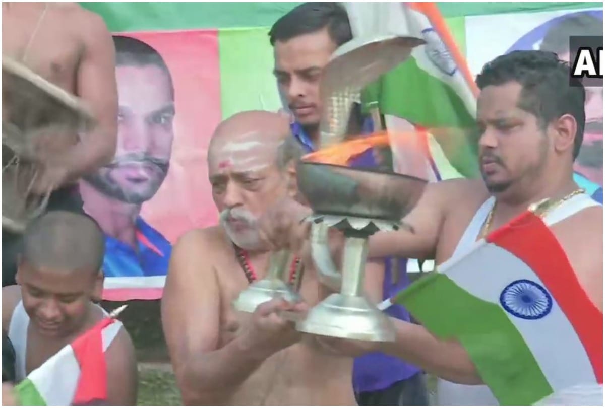 World Cup 2019:Indian Cricket Fans preformed Havan and Aarti ahead of India Pakistan match