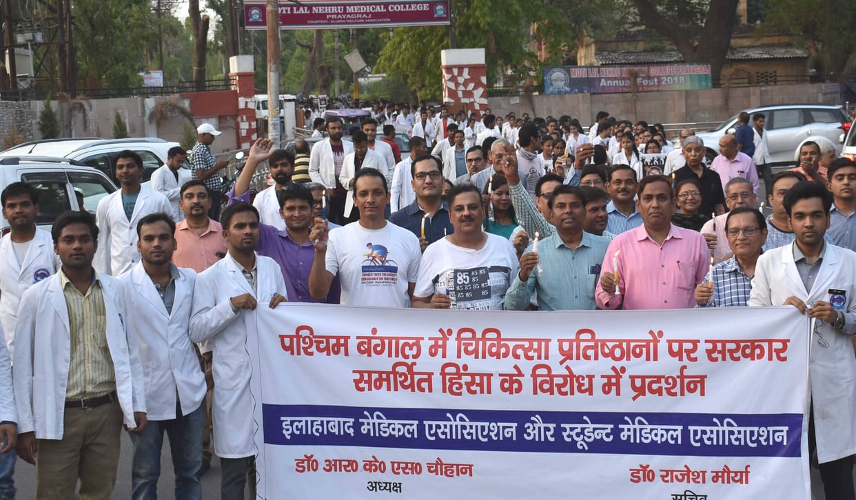 Doctor's boycott in Prayagraj, OPD stalled