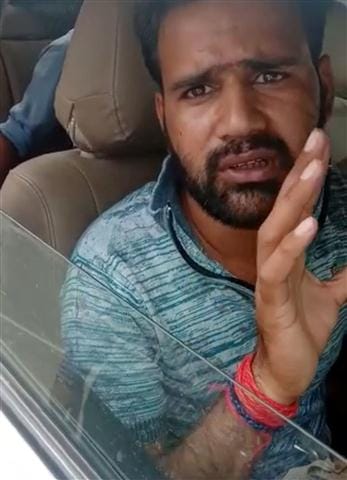 Car shoe breaks a bag full of 8 lakh rupees