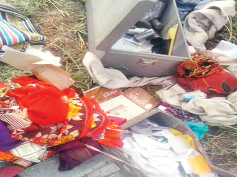 1.5 lakhs of jewelery-cash across two houses