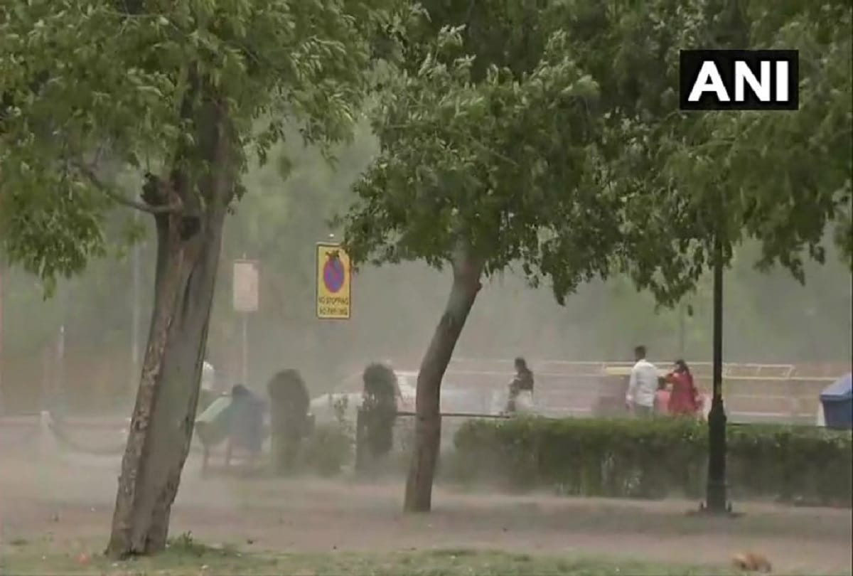 weather change in Delhi ncr rain and dust storm