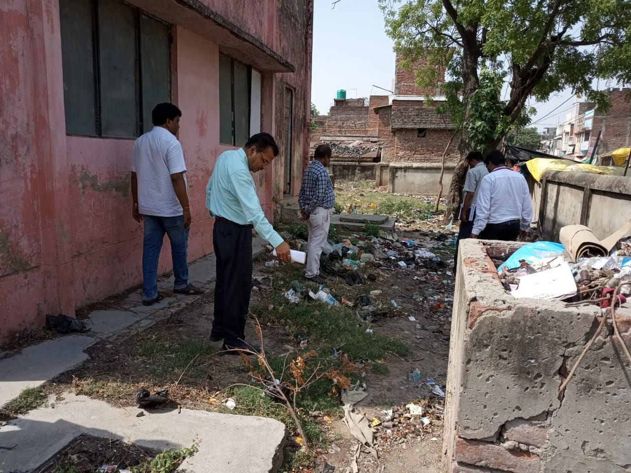 वैक्सीन जांचने सीएचसी पहुंचे डिप्टी सीएमओ