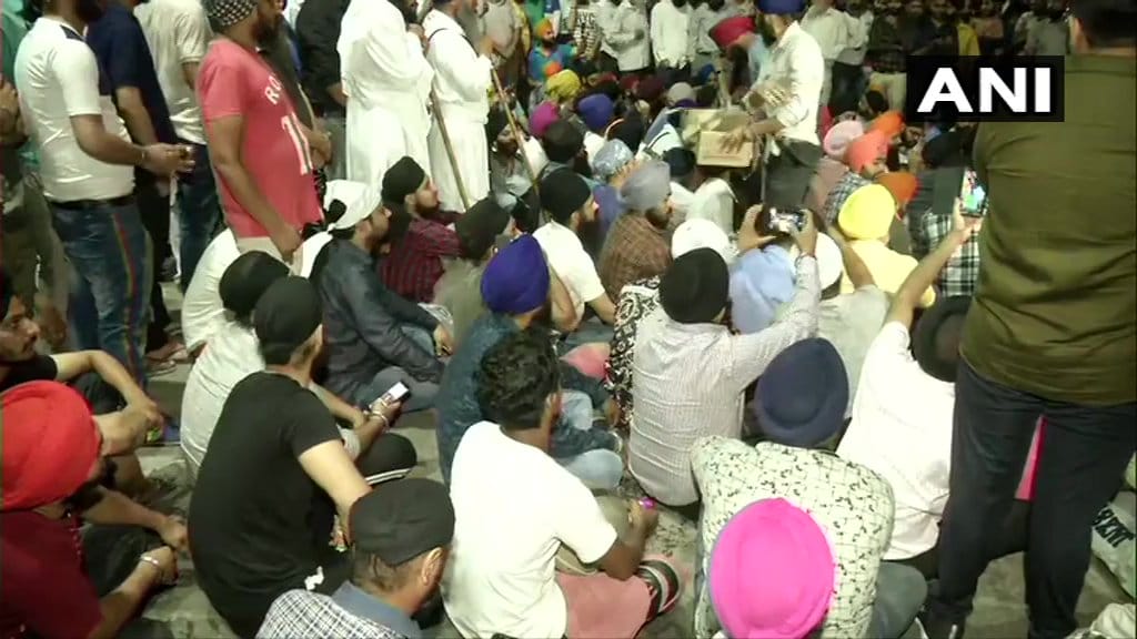 People hold protest in Mukherjee Nagar police station after the incident of auto driver thrashed