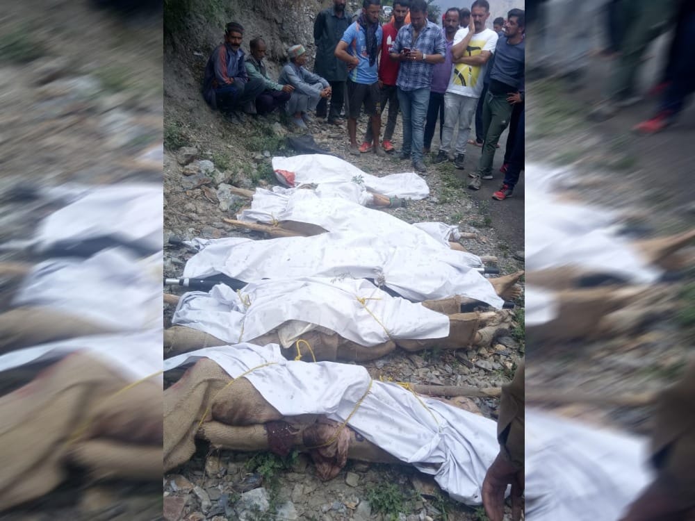 cisf inspector car fell into gorge at tiuni chakrata dehradun photos