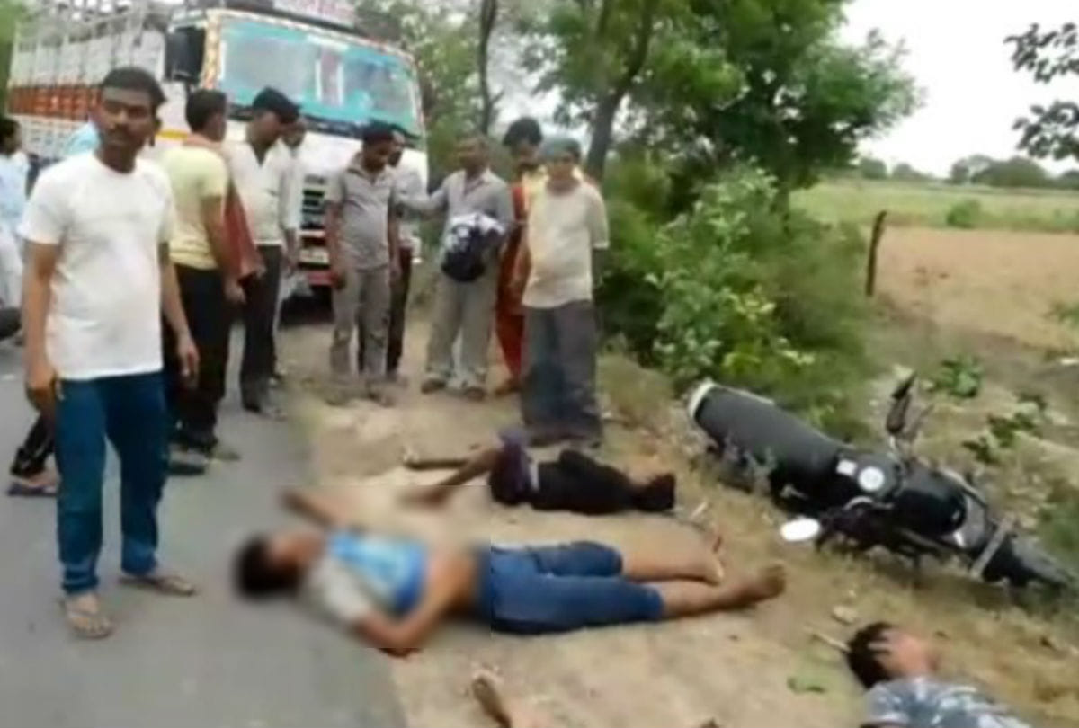 two teenagers dies in road accident in mathura