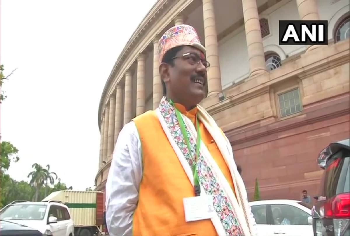 Lok sabha session 2019: Narendra modi Nakul Nath Tejasvi Surya and others arrive at the Parliament
