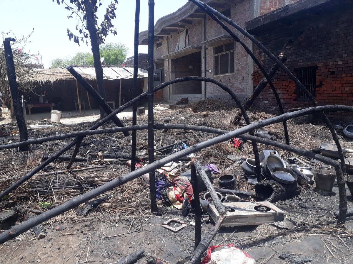 girl died in fire in hut cylinder blast ballia 