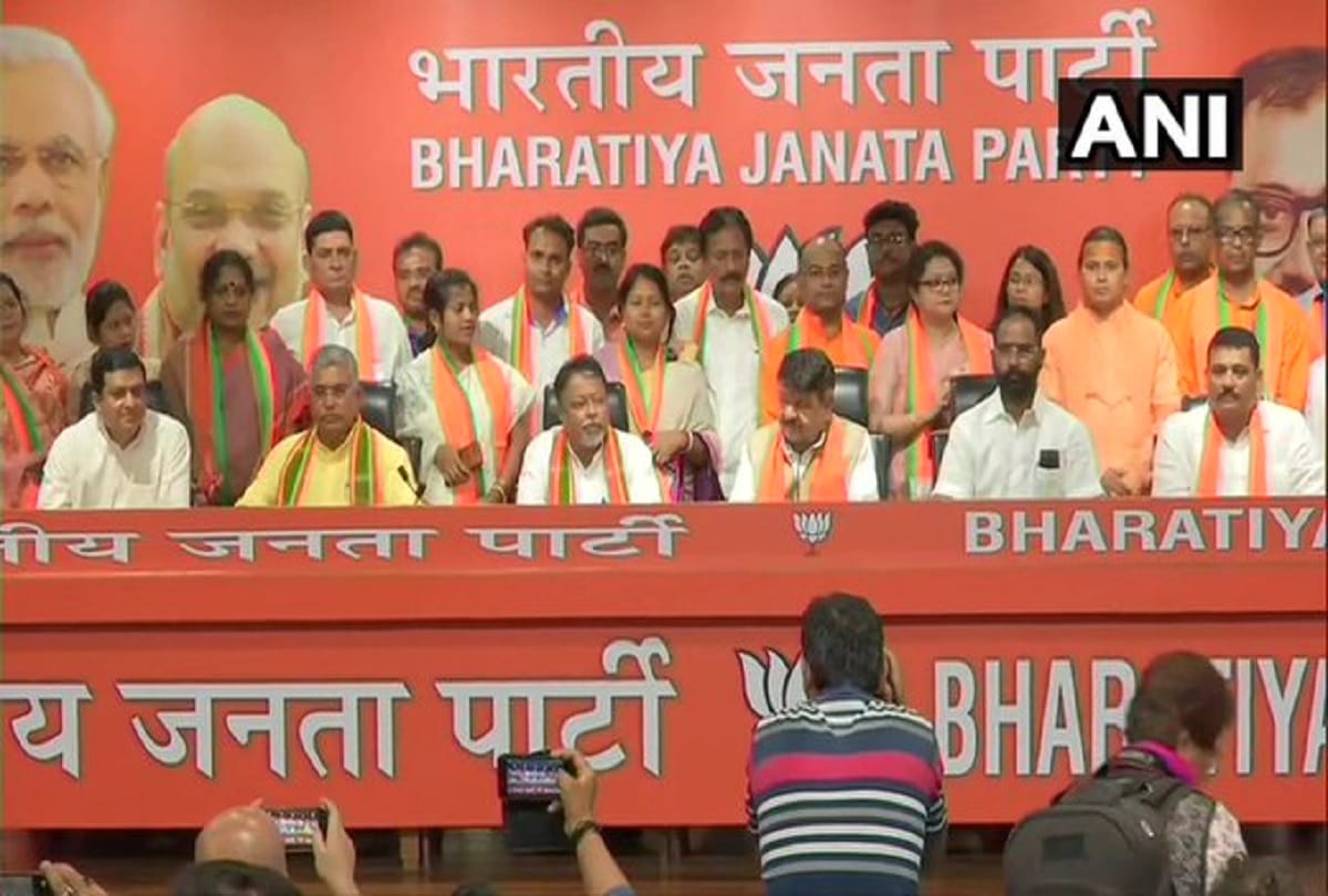 TMC Nowpara MLA Sunil Singh and 12 TMC Councillors join BJP