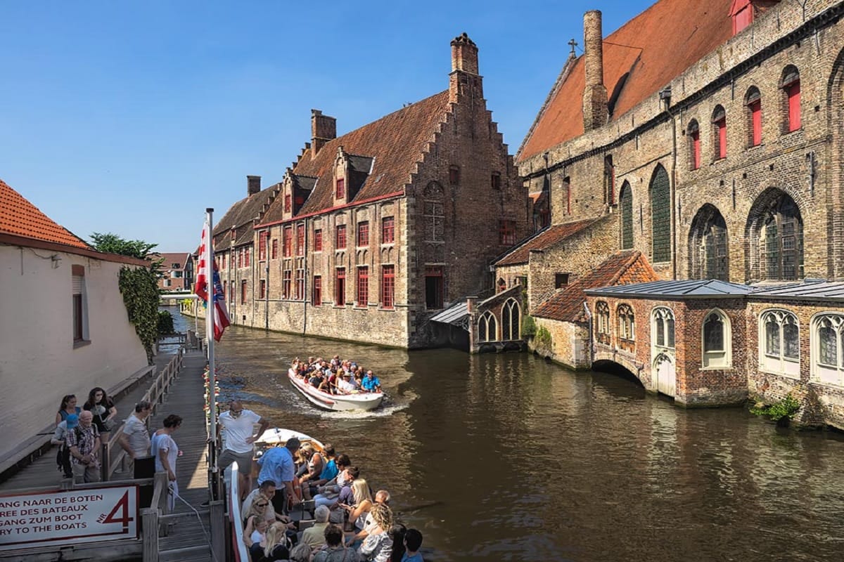 City in Belgium Bruges is planning to restrict tourists