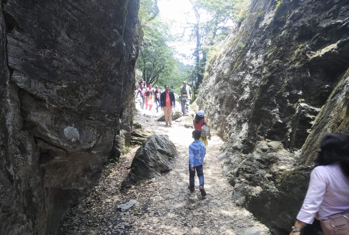 people have deep faith in mata budhi nagin situated at kullu himachal