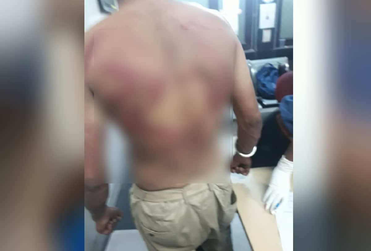 Delhi Auto driver swings sword asi cops beat him minor son brutally 3 suspend kejriwal meet driver