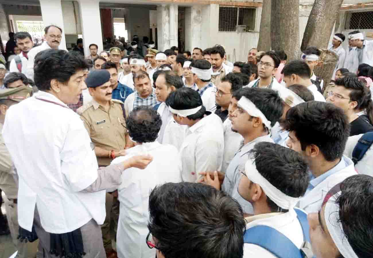 doctors on strike after bengal incident and rucks in kanpur
