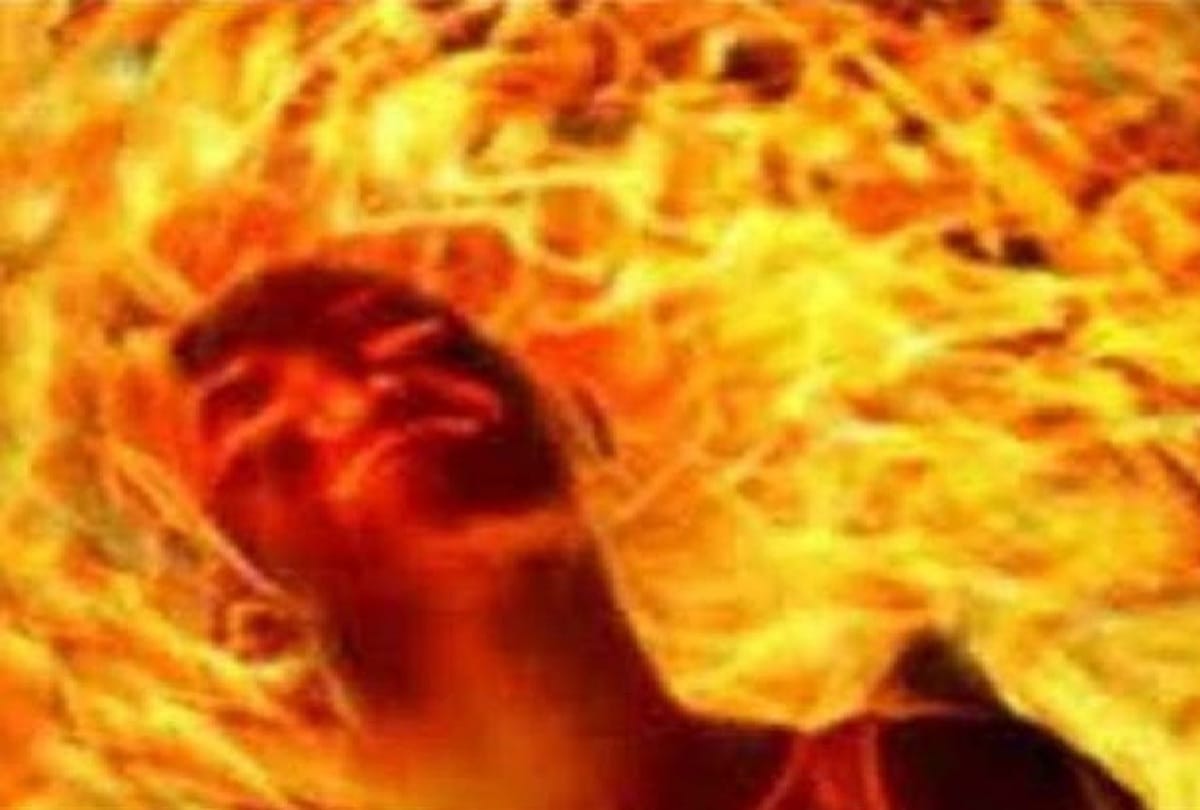 पत्नी को जलाया, चार पर रिपोर्ट