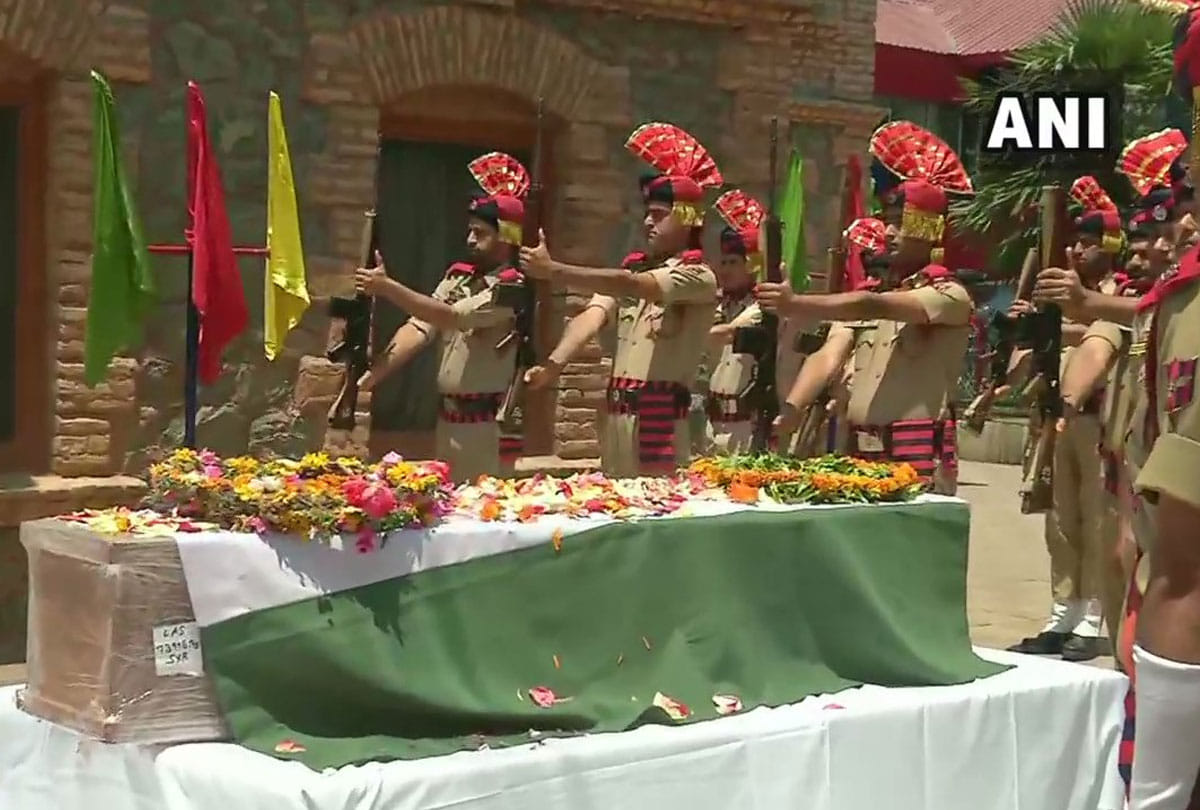 Sho Anantnag Arshad Khan Martyred While Treatment,  Last respects being paid in srinagar