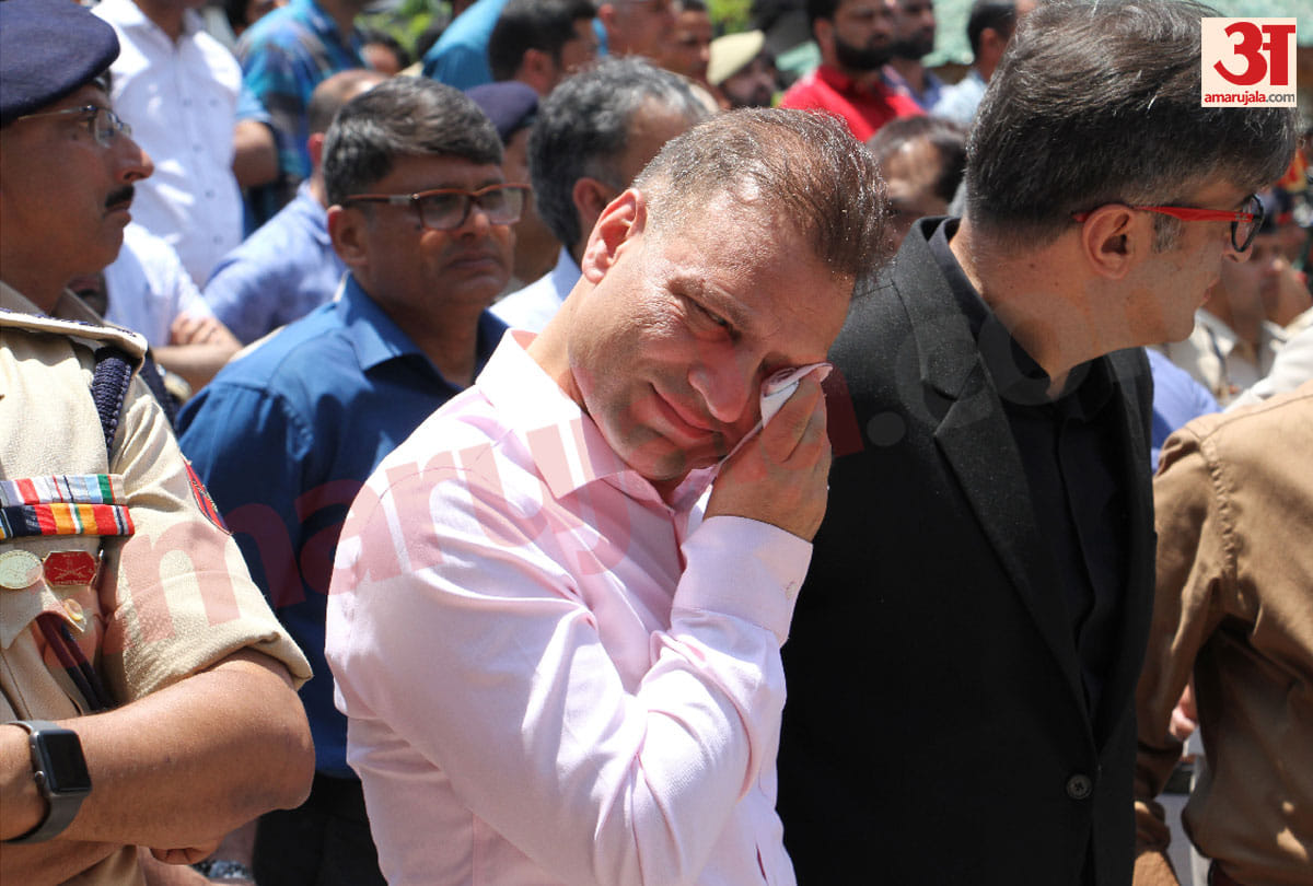 Sho Anantnag Arshad Khan Martyred While Treatment, Last Respects Being Paid by officials