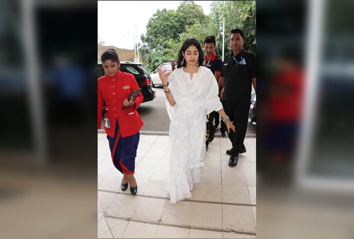 Janhvi Kapoor spotted at Mumbai airport in white outfit like sridevi