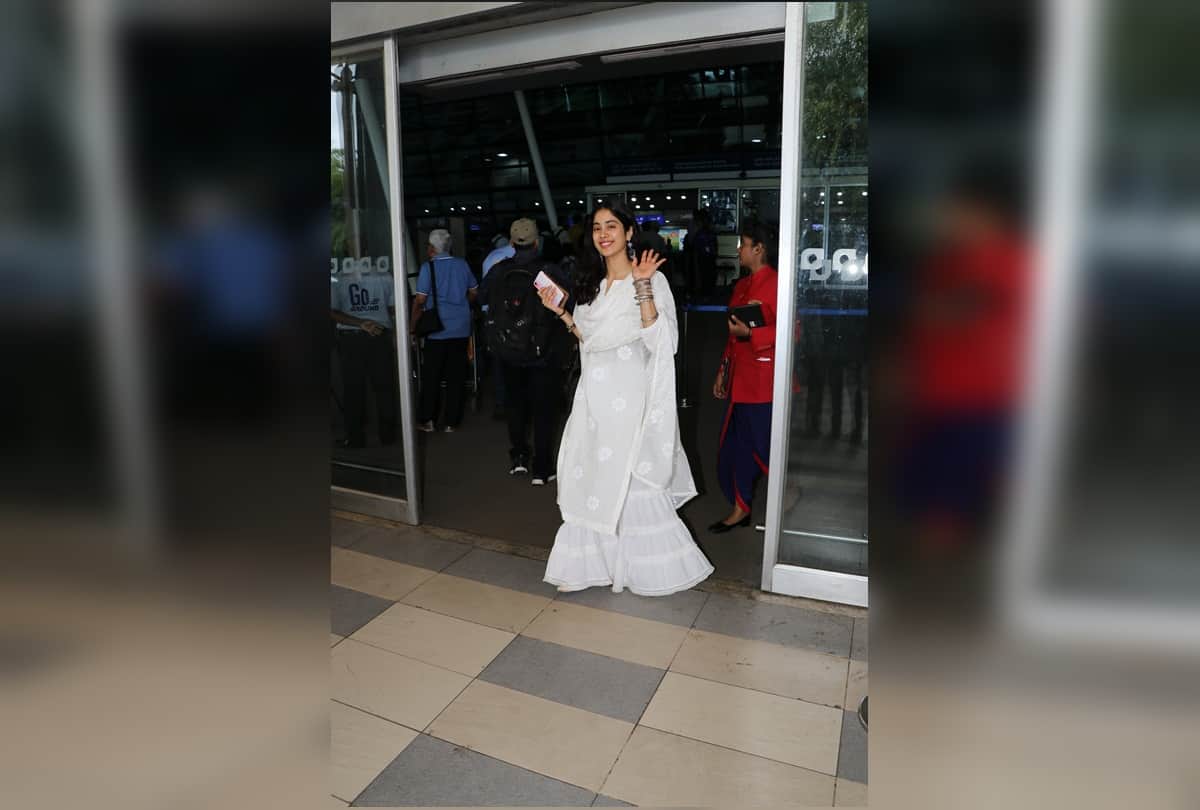 Janhvi Kapoor spotted at Mumbai airport in white outfit like sridevi