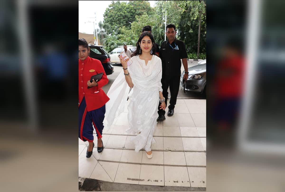 Janhvi Kapoor spotted at Mumbai airport in white outfit like sridevi