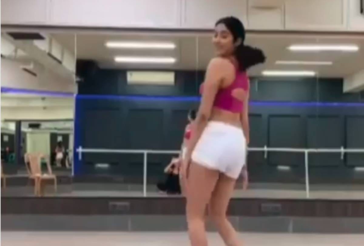 janhvi kapoor belly dance video viral