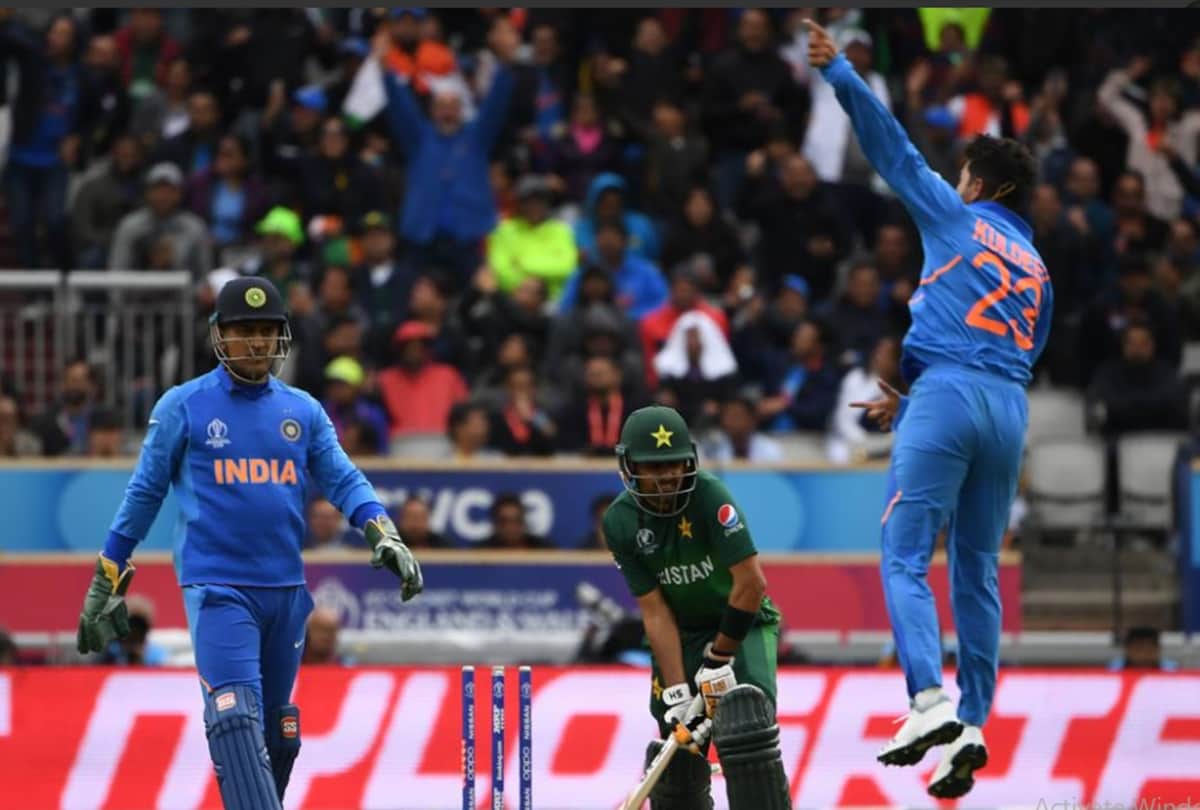 World Cup 2019: INDvPAK, Kuldeep Yadav bowled Babar Azam in his ball of the match
