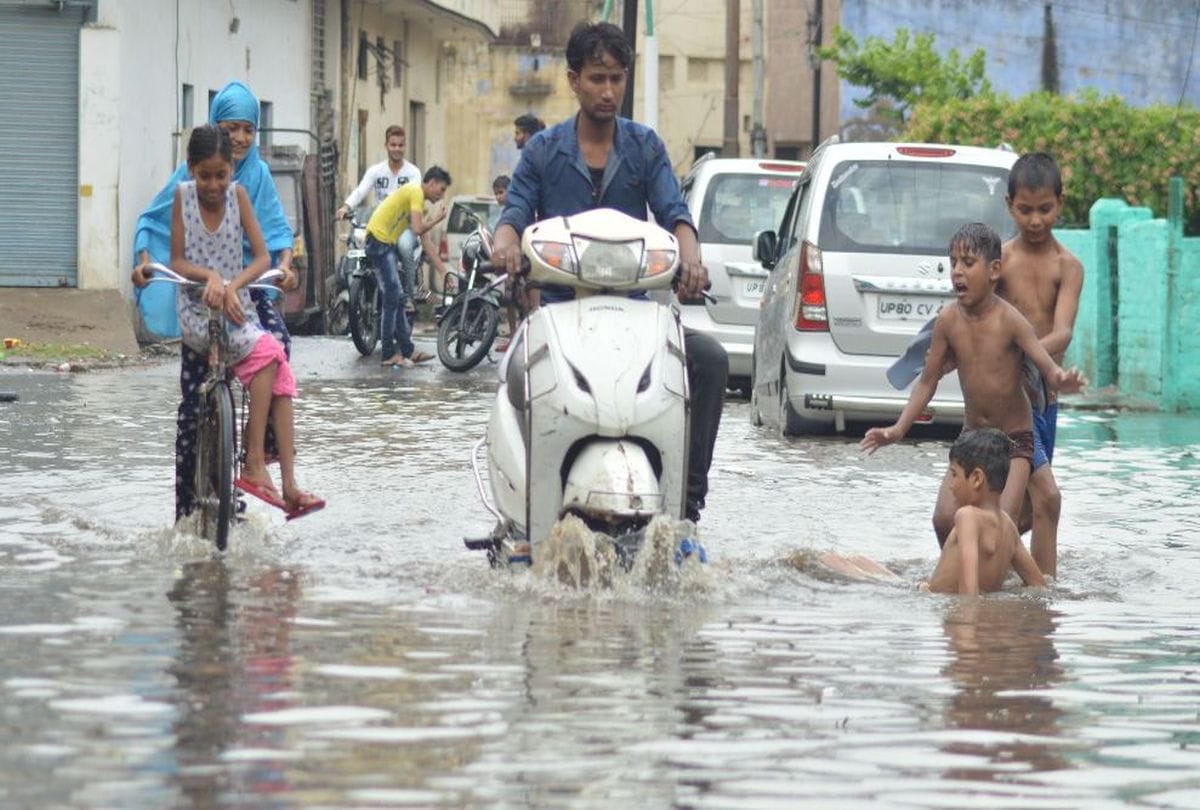 waterlogging in agra after pre monsoon rain