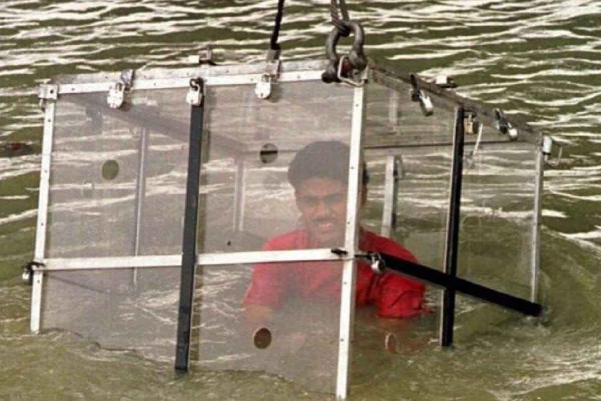 Kolkata magician was showing an underwater trick in Hooghly river, drowned