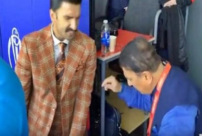 2019 World Cup India-Pak match Ranveer Singh Sunil Gavaskar dance to Badan Pe Sitare
