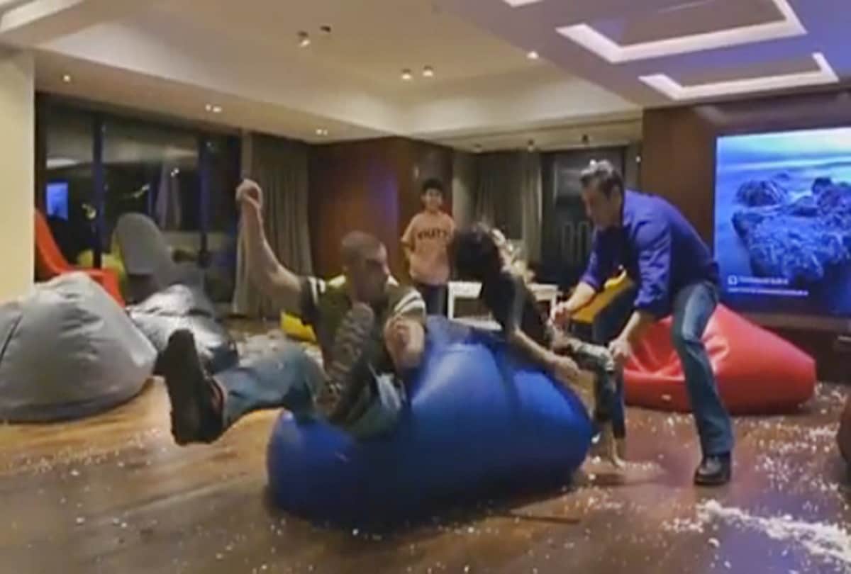 Salman khan posted shirtless photo on instagram, users reactions are amazing