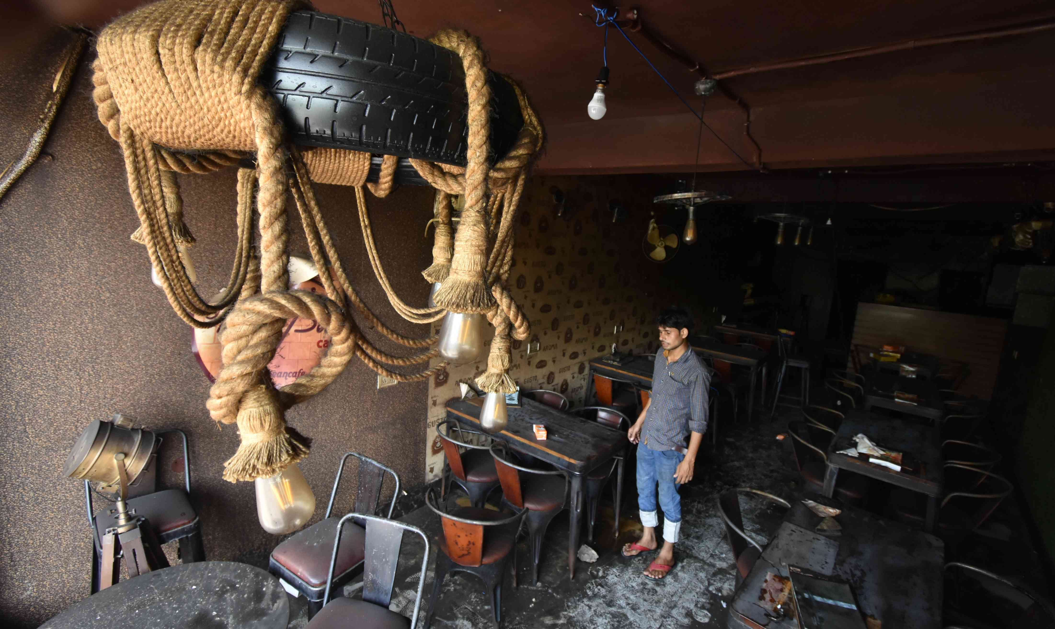 In the Prayagraj, the fierce fire in the restaurant was burnt to ashes