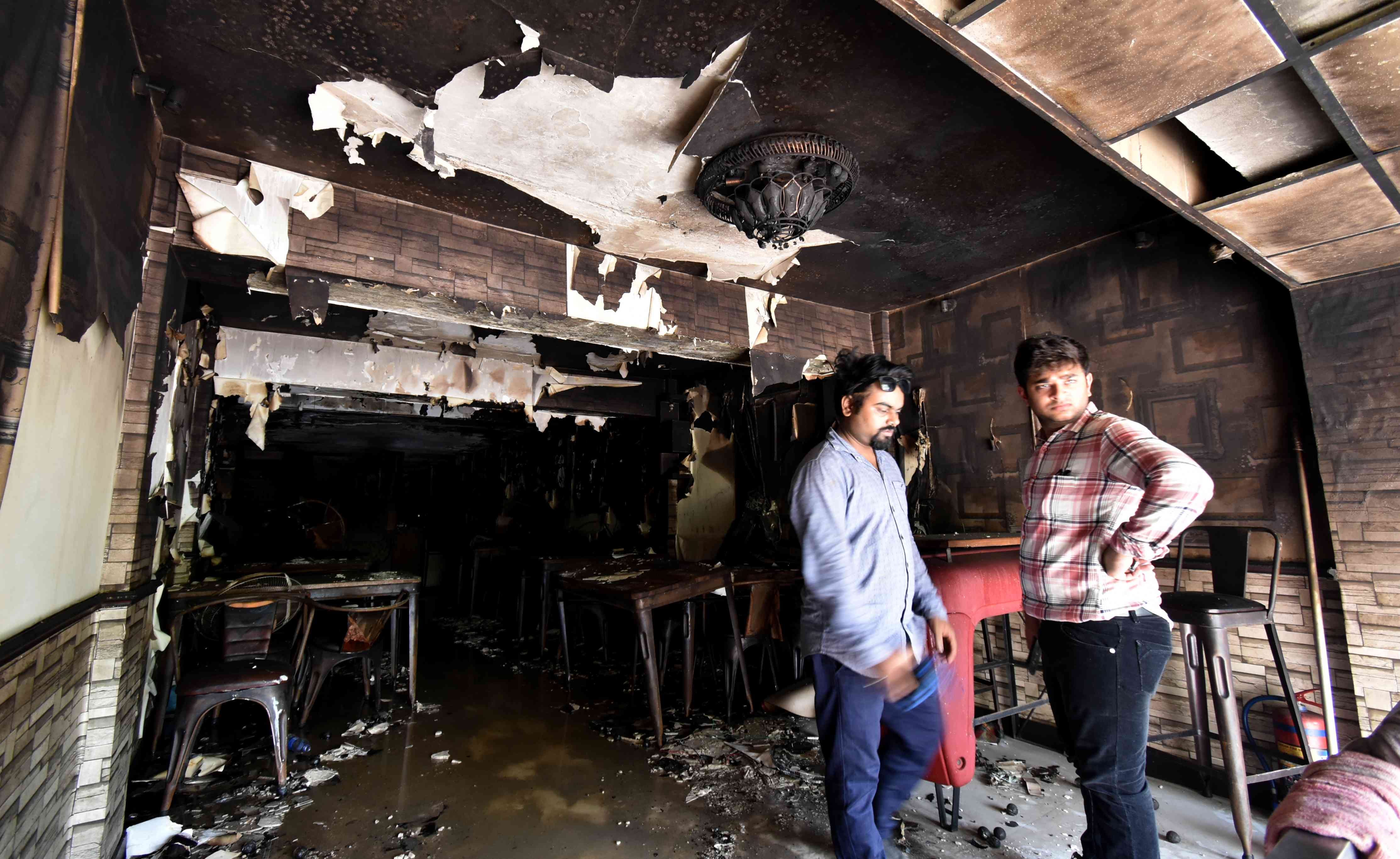 In the Prayagraj, the fierce fire in the restaurant was burnt to ashes