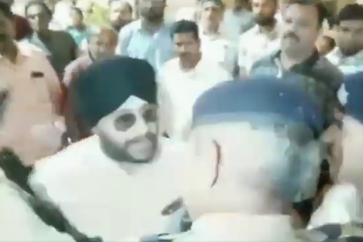 Congress leader Sunny Rajpal misbehaves with police personnel after denied entry in meeting