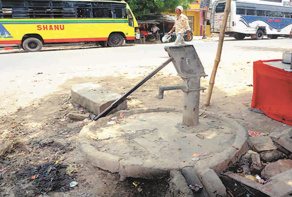 Pratapgarh: Memorandum of handpumps that came after half-summer passage