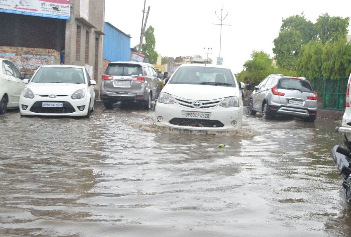 waterlogging in agra after pre monsoon rain