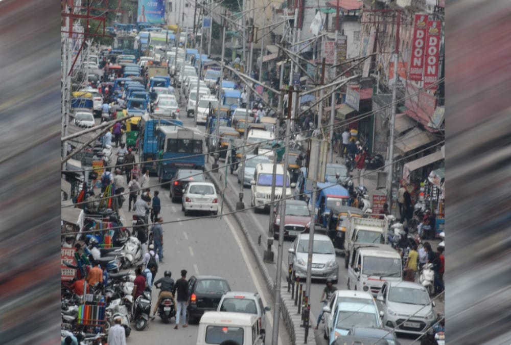 Heavy Traffic jam on dehradun all roads public face problem 