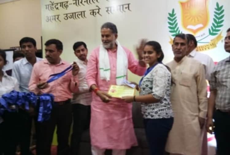 amar ujala bhavishya jyoti programme in narnaul of haryana to honour meritorious students