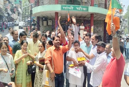 celebration in himachal after jp nadda appointed as bjp Executive National President