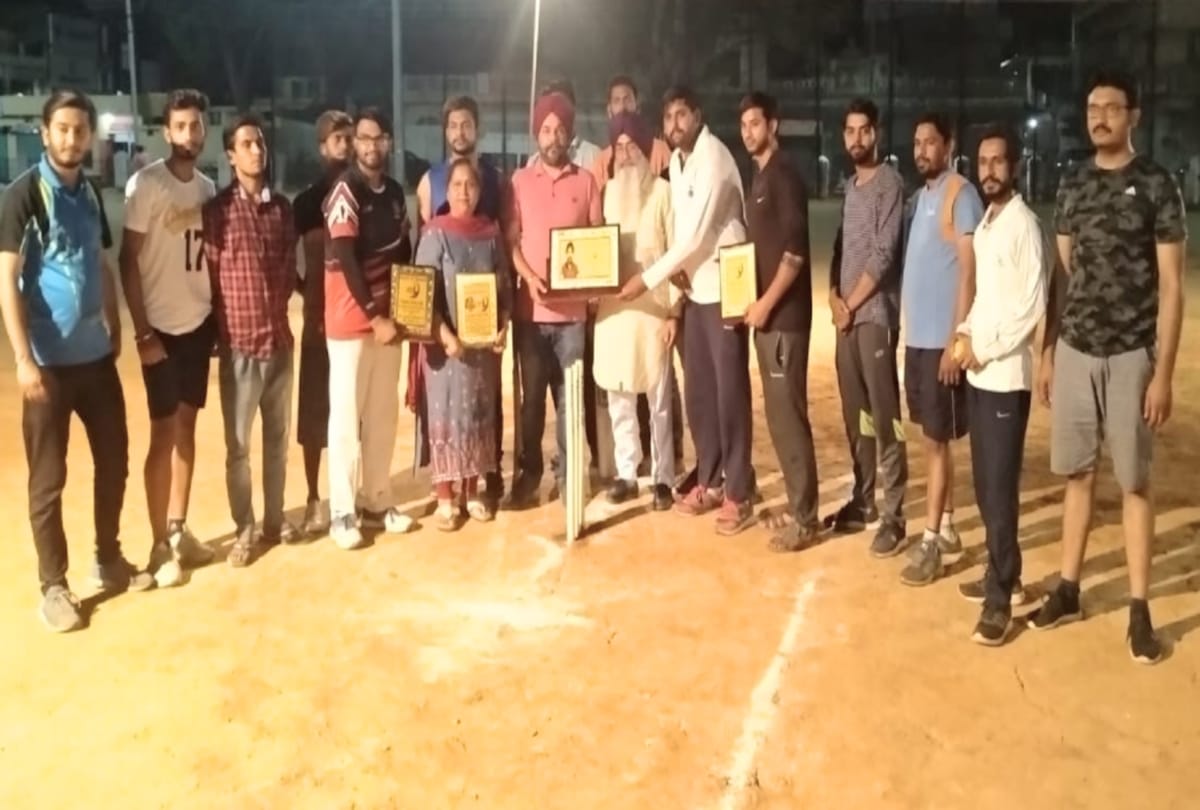 puneet eleven won cricket trophy in paonta sirmour