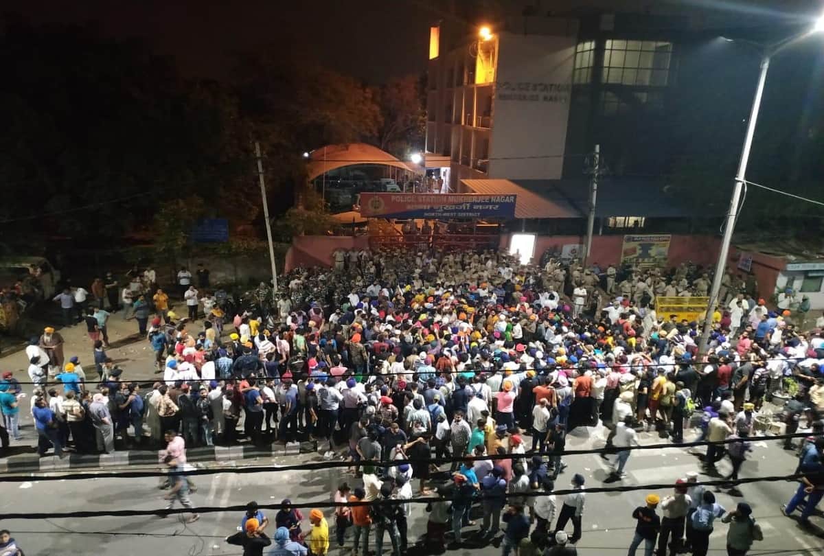 mukherjee nagar case tense atmosphere after Auto driver and his son brutally beating by delhi police